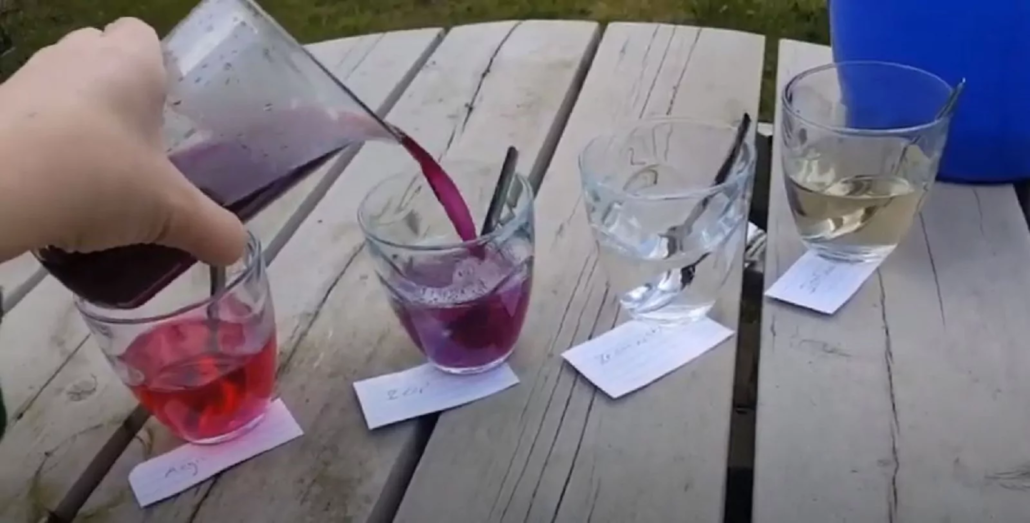 watertest met rode kool